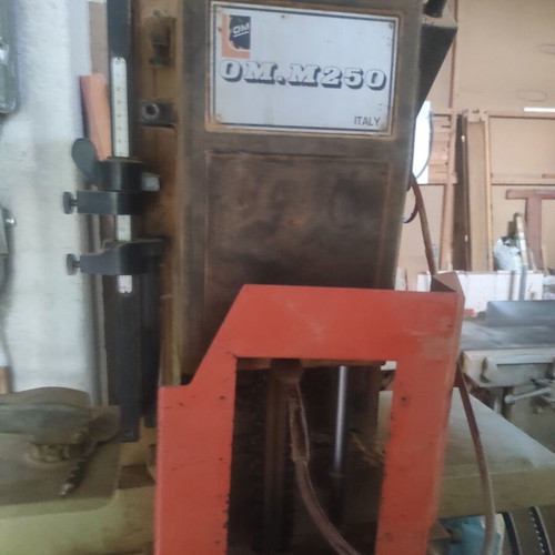 Italian woodworking chain mortiser