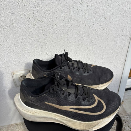 Nike Zoom Fly 5 running shoes used, size 44, black and gold