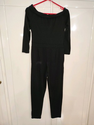 Long-sleeve jumpsuit black like new, size M