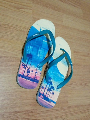 O'Neill flip flops like new, size 47-48, multicolor