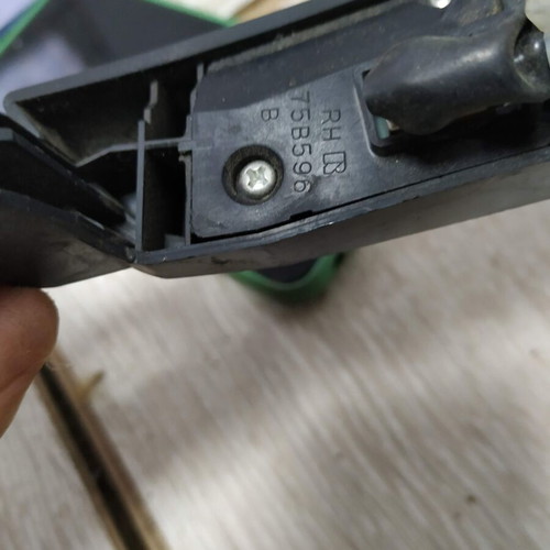Steering wheel buttons and cruise control lever for Toyota Avensis II T25 used