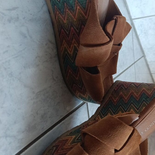 Marco Tozzi brown platform sandals size 39 like new