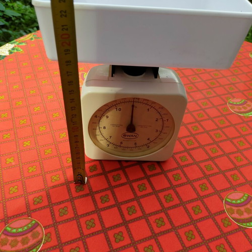 Kitchen scale used, white