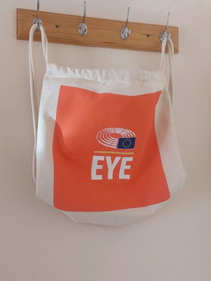 Drawstring bag fabric like new, beige with orange EYE print