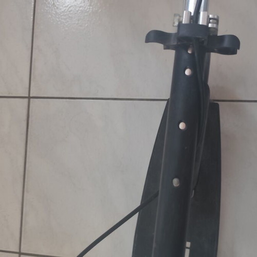 Foldable scooter like new, adjustable handlebar, with brakes