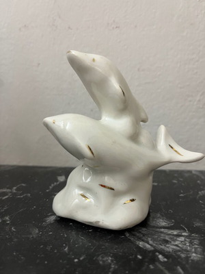 Αγαλματίδιο Δελφινιών πορσελάνινο μεταχειρισμένο με χρυσά στοιχεία