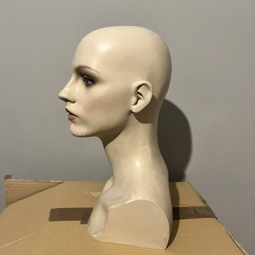 Female Mannequin Head vintage realistic like new for display or decoration