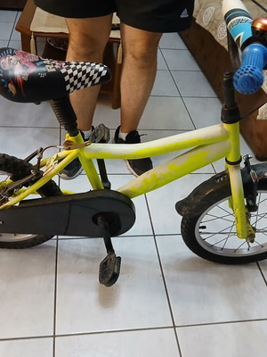 Children's Bicycle used, unisex for ages 6 to 8 with V-Brakes