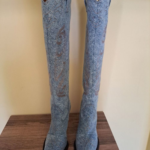 Moschino boots new, size 38, knee-high leather interior