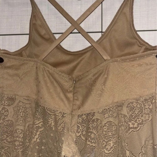 BSB T-shirt like new, beige, size L with back zipper