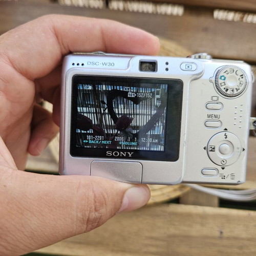 Sony Cyber-shot DSC-W30 digital camera bundle like new