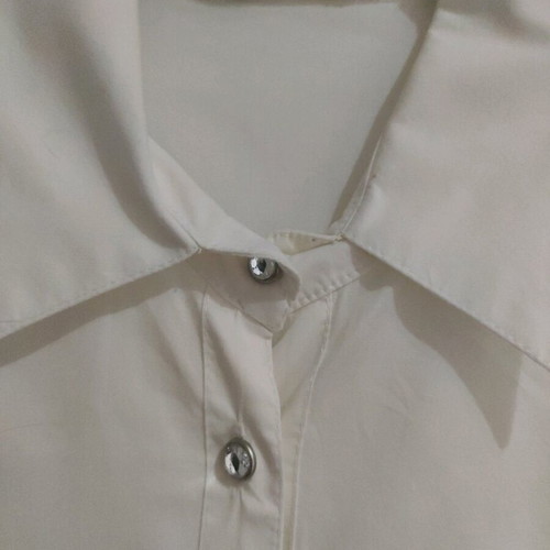 White shirt like new with silver buttons size L