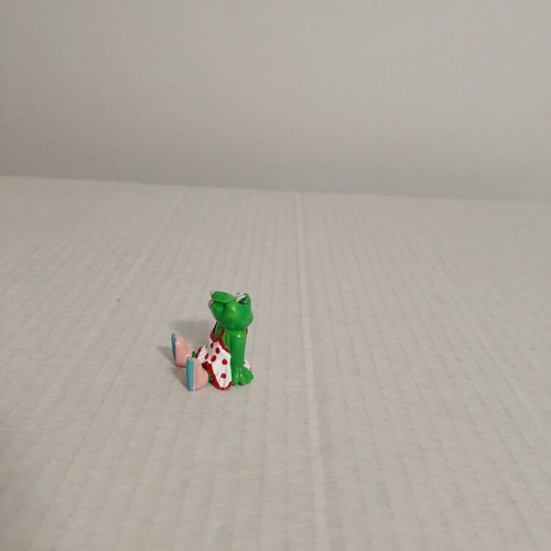 Frog figure 1993 Kinder used