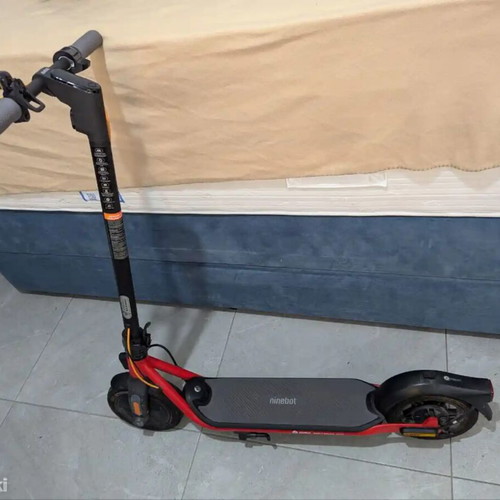 Electric scooter like new, very low mileage