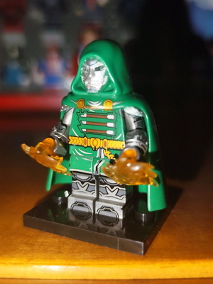 Dr. Doom Marvel Rivals figure like new with accessories