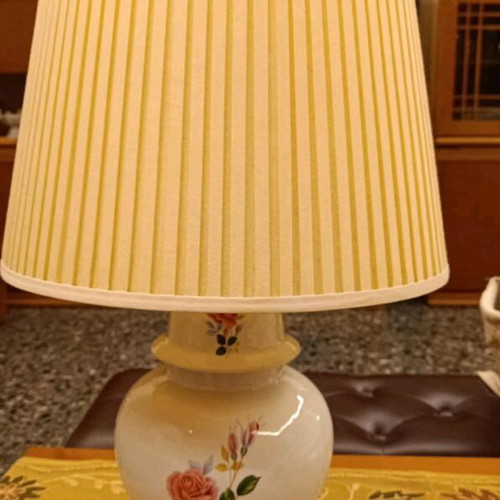 Table lamp like new with lampshade