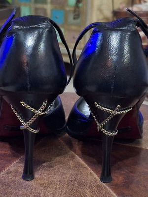 Dodici pumps used, genuine leather, size 36, black with buckle and chains