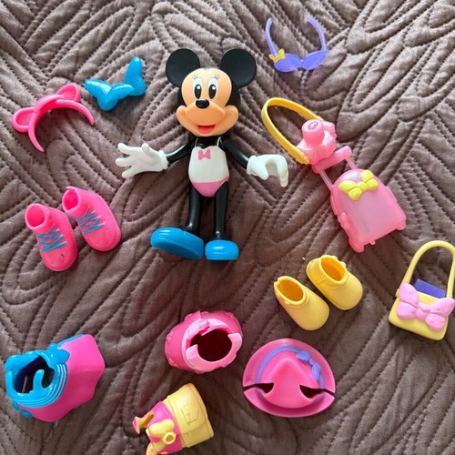 Minnie Mouse doll toy used with clothes and accessories