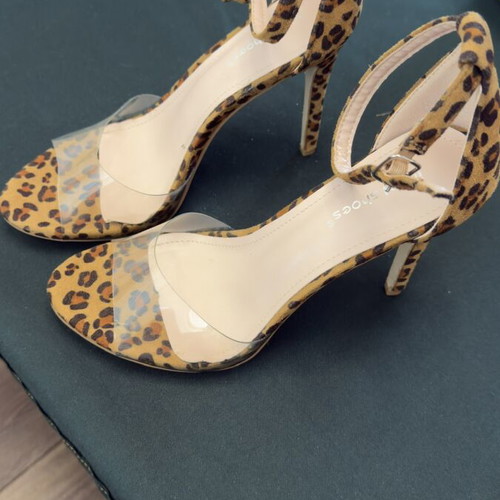 Ideal Shoes high heels size 40 new