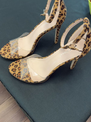 Ideal Shoes high heels size 40 new