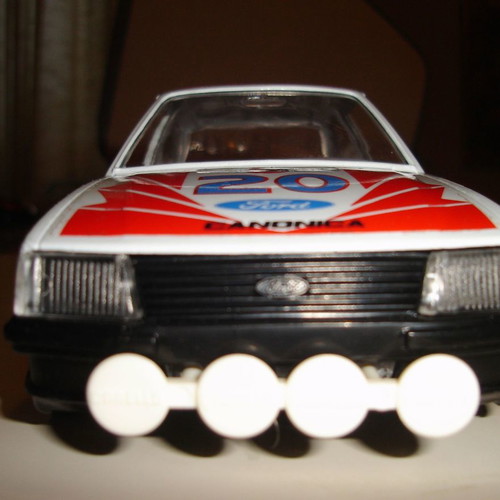 Burago Ford Escort XR3 μοντέλο 80' κλίμακα 1/24 με κουτί