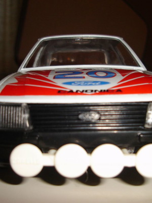 Burago Ford Escort XR3 μοντέλο 80' κλίμακα 1/24 με κουτί
