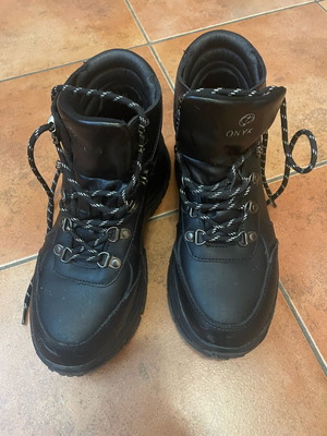 Μποτάκια σαν καινούργια, μαύρα, μέγεθος 39