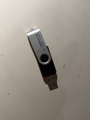 USB στικάκι 16GB με περιστρεφόμενο μεταλλικό καπάκι, σαν καινούργιο