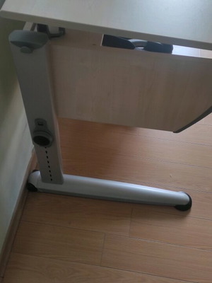 Laro desk used