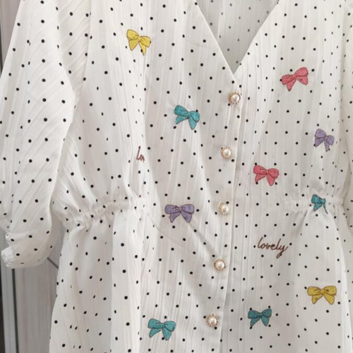 Women's shirt one size with light gathers and pearl buttons like new