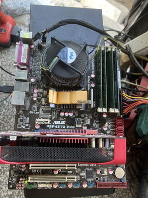 Motherboard with quad core and 8GB DDR3 RAM used