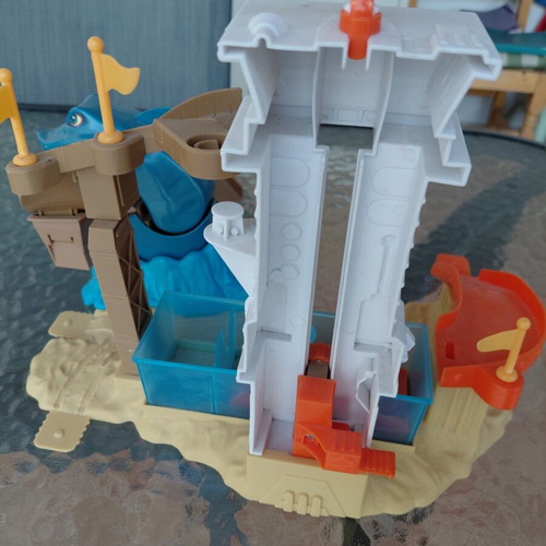 Hot Wheels Color Changers Shark Racetrack used with color shift zones