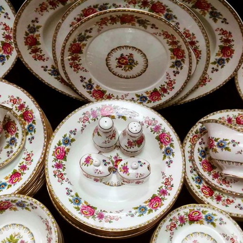Royal Grafton Malvern fine bone china dinner set new, 75 pieces