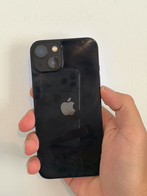 iPhone 13 128GB μαύρο σαν καινούργιο με 100% υγεία μπαταρίας και θήκη