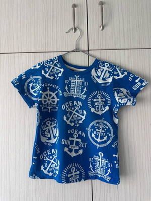 Short-sleeve t-shirt for boy 3-4 years like new, blue with white prints