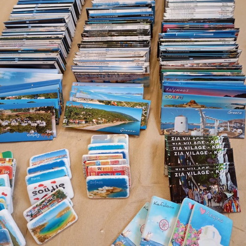 Tourist magnets new, pack of about 530 pieces