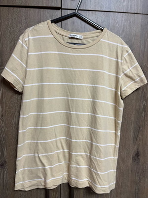 Stradivarius t-shirt size M beige like new