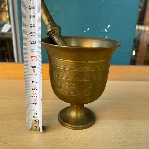 Bronze mortar used with pestle