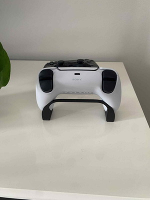 PS5 Controller Stand like new, minimalist style