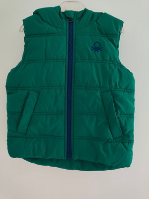 Benetton sleeveless jacket like new for boys 3-4.5 years