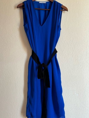 Mango sleeveless dress like new, blue with belt