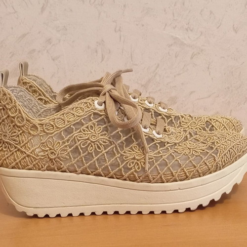 Womens knitted beige shoes size 38 like new