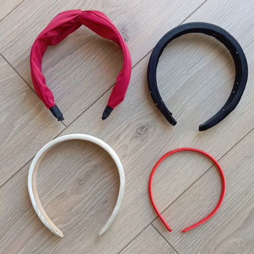 Hairbands pack of 4 like new, beige and red