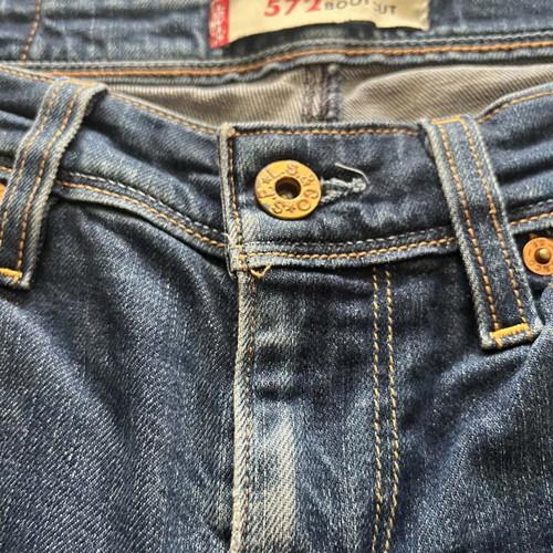 Levi's 572 Bootcut Jeans used, dark wash blue denim, size S 36