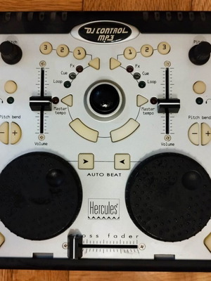 Hercules DJ Control MP3 console like new USB controller