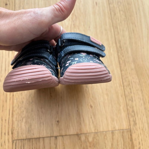 Biomecanics leather shoes with velcro, size 19, like new