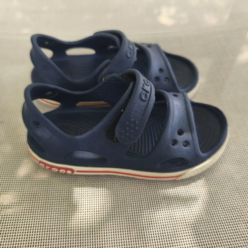 Crocs sandals size 26 like new, blue with scratches, comfortable