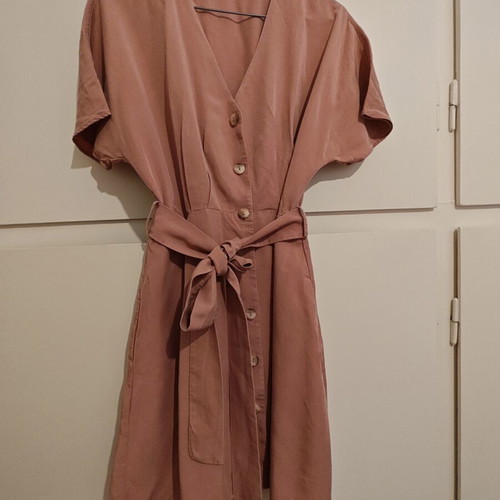 Toi&Moi dress medium used, pink-salmon color, V-neck with buttons