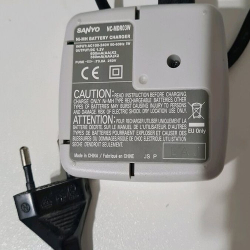 SANYO Charger for AA and AAA Rechargeable Batteries like new