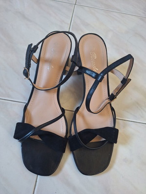 Heeled sandals size 40 like new, 7cm heel, black
